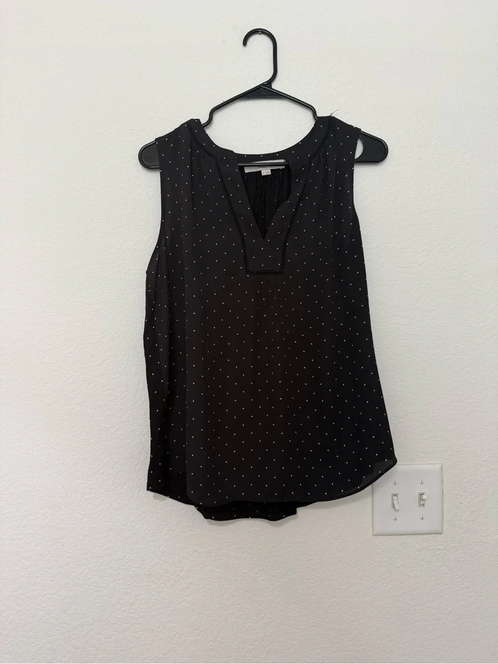 LOFT Black Sleeveless Dot-Print V-Neck Blouse